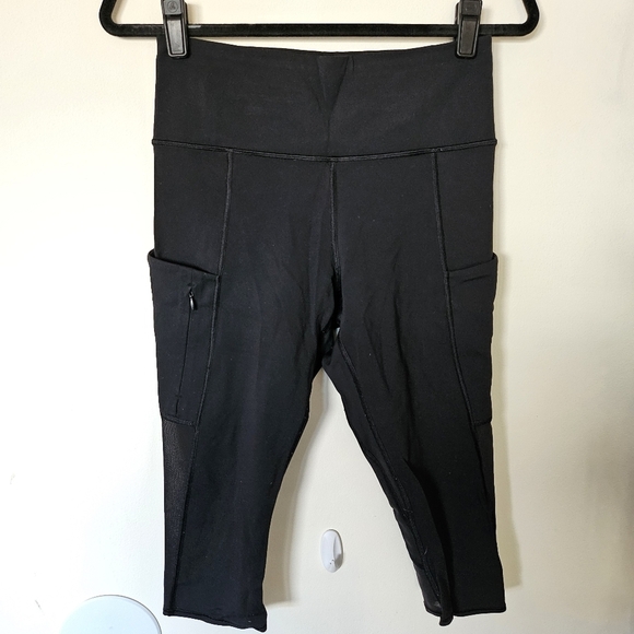VGUC Athleta All in Crop Leggings Phone & zip Pockets Size Small Black - Picture 3 of 16